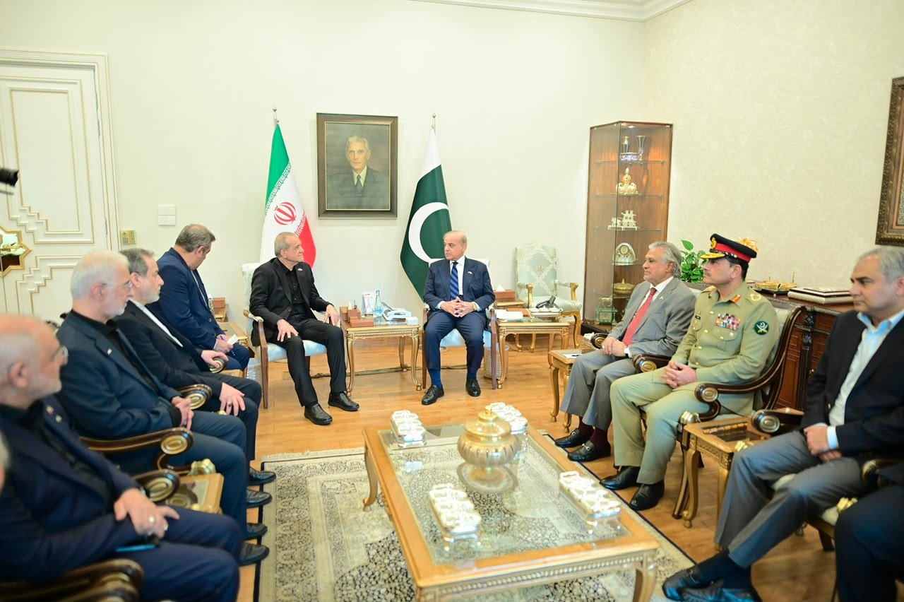 PM Shehbaz, Iranian President Reject Reports Linking Missile Programme to Islamabad MoU